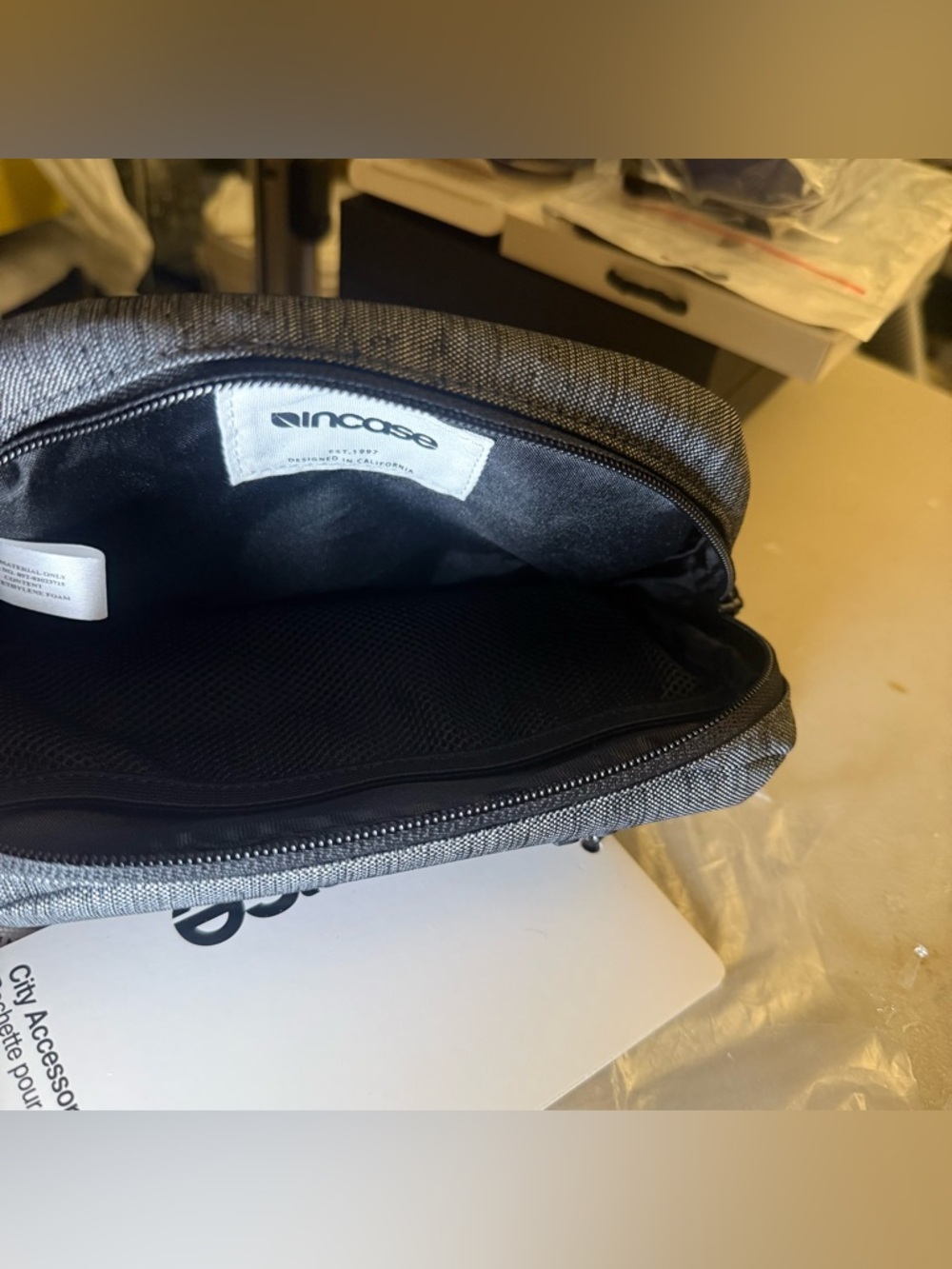 Incase City Accessory Pouch Organizer - Picture 5 of 6